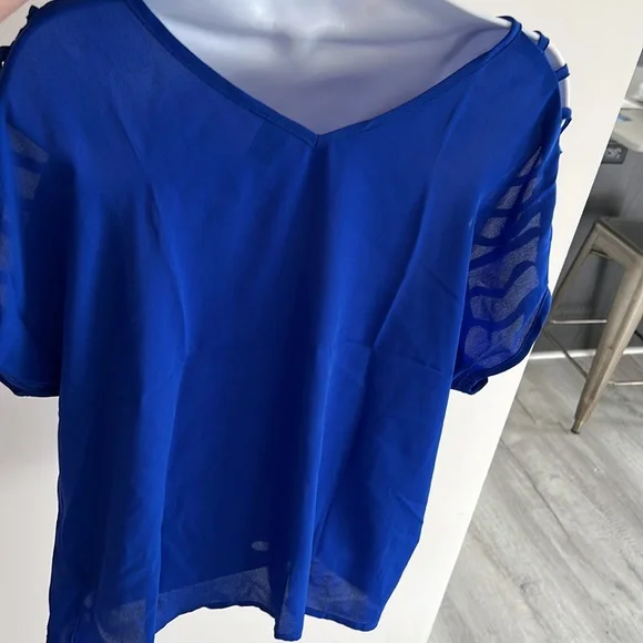 NWT Electric Blue Cutout Top - Picture 4 of 7